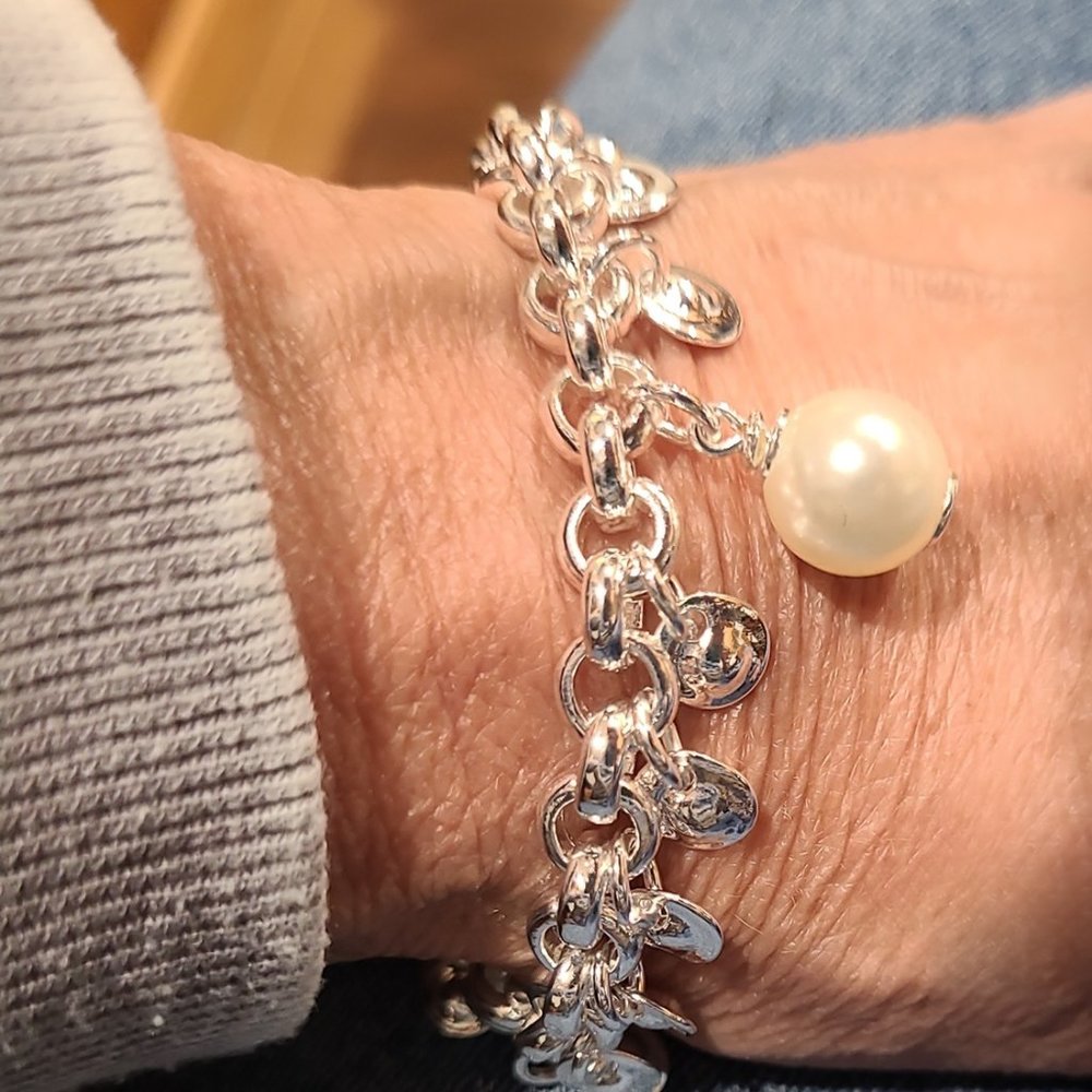 Uno de 50 Pearl dangle bracelet
